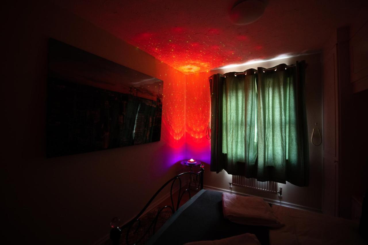 Escape The Matrix - 2 Bed Flat In City Centre With Free Parking Саутгемптон Экстерьер фото