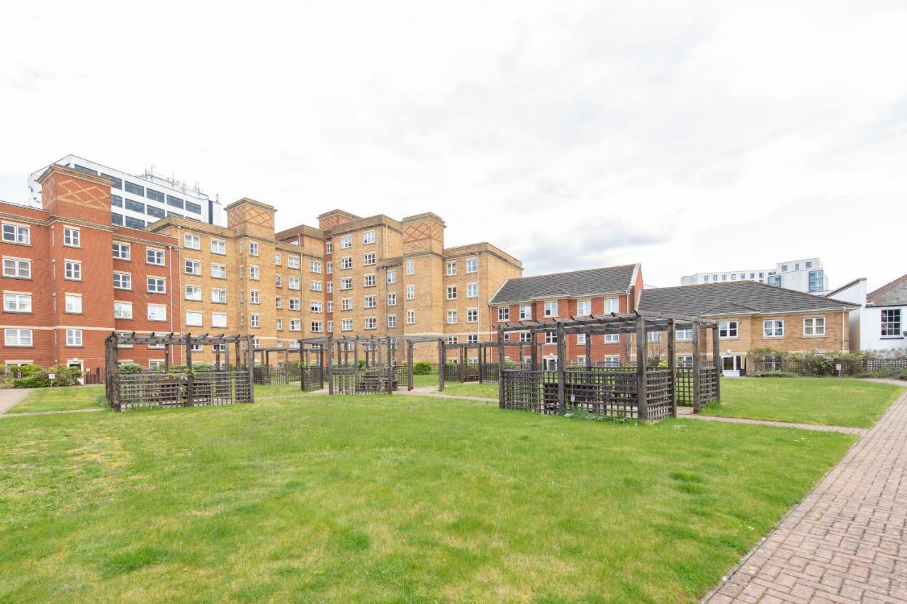 Escape The Matrix - 2 Bed Flat In City Centre With Free Parking Саутгемптон Экстерьер фото
